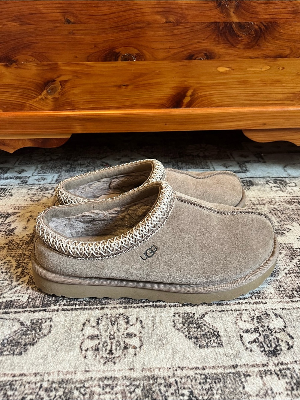 UGG Tasman Slippers Womens Size 8 Caribou Suede Shearling Lined Slip On